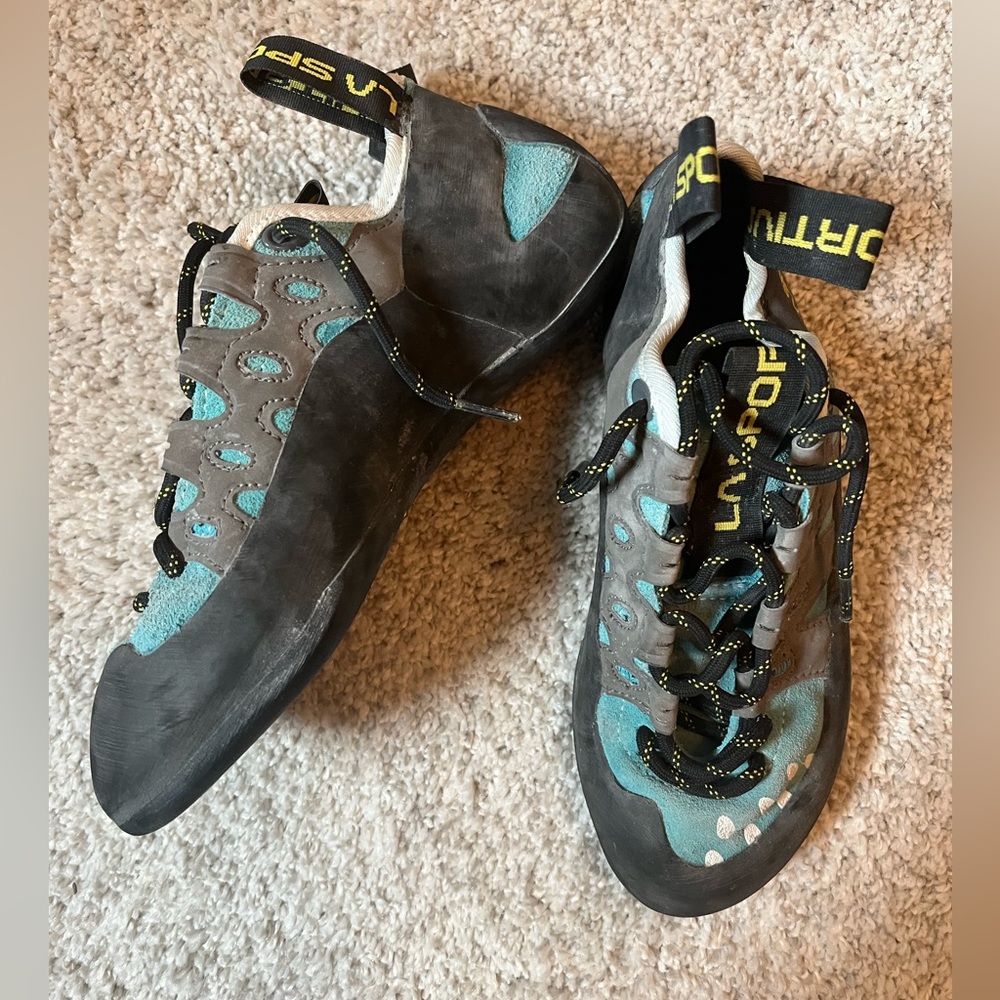 Lightly used indoor, Im size 6, climbing shoes
